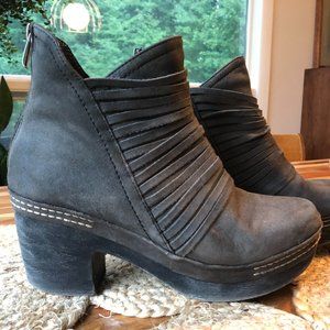 Antelope Booties Size 8